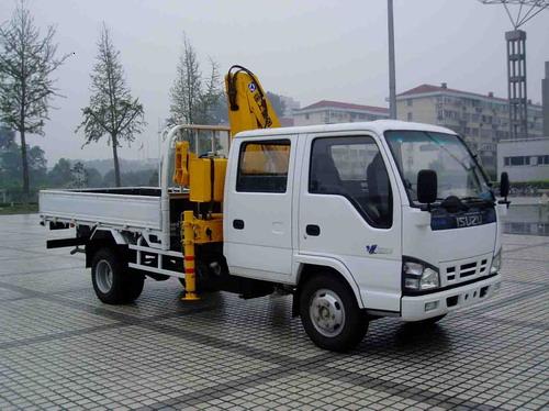 慶鈴五十鈴雙排隨車起重運(yùn)輸車(2T吊機(jī))