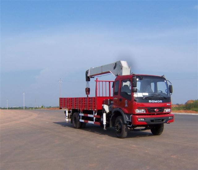 單橋隨車起重運(yùn)輸車(8T吊機(jī))