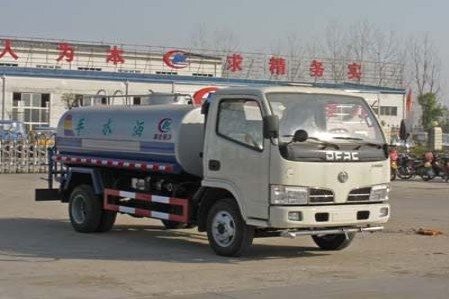 3-5噸灑水車那里有賣，東風(fēng)福瑞卡小型灑水車廠家直銷價(jià)格，圖片