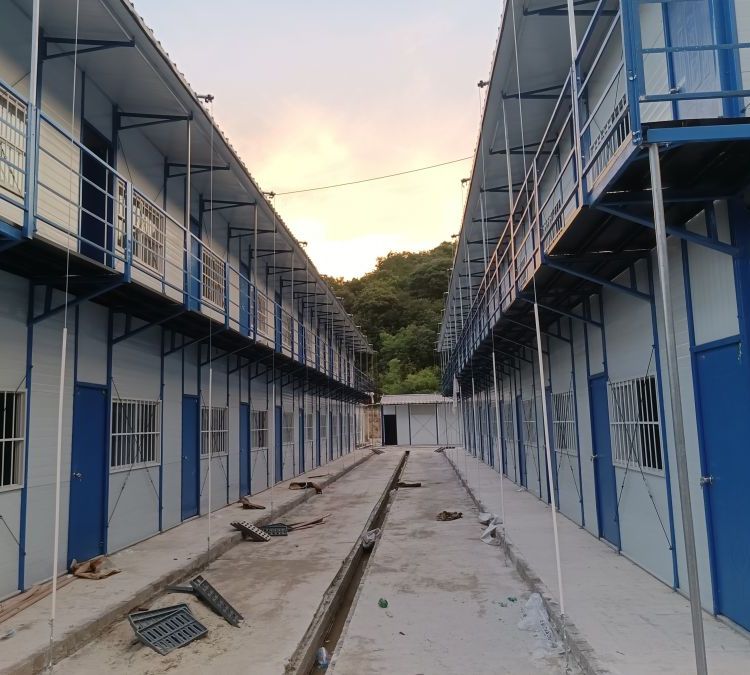 活動(dòng)板房同富工地臨建住房移動(dòng)廁所打包箱房可折疊移動(dòng)方便