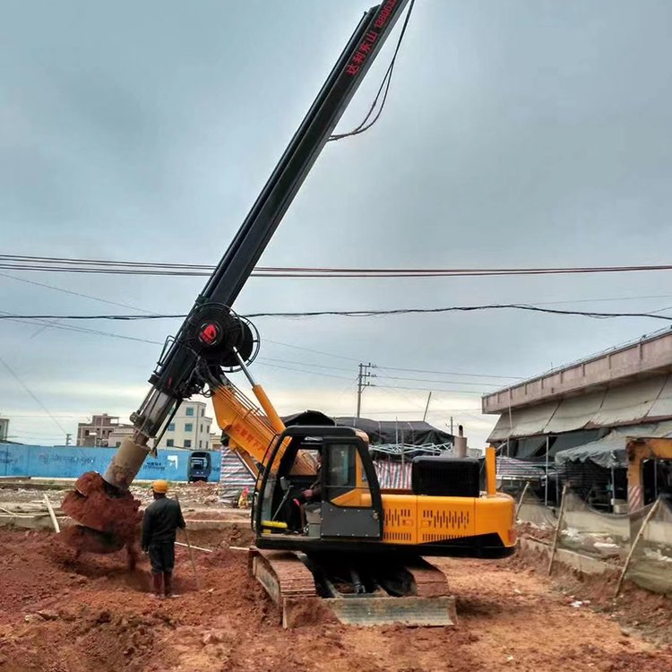 打樁機(jī)租賃是以柴油為動力液壓機(jī)械驅(qū)動的公路護(hù)欄設(shè)備