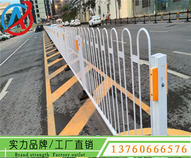 恩平市政京式護欄現(xiàn)貨陽江市區(qū)公路隔離欄安裝