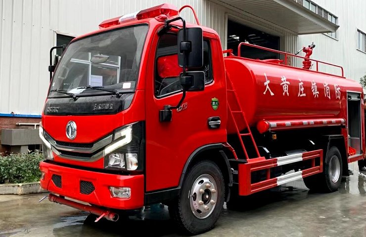 東風(fēng)多利卡4噸消防灑水車(chē)融泰消防車(chē)優(yōu)質(zhì)供應(yīng)消防車(chē)廠家山東消防車(chē)報(bào)價(jià)