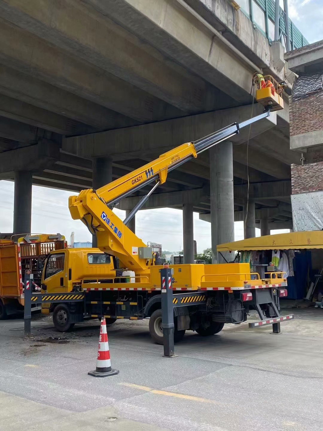 附近的登高作業(yè)車出租公司園林綠化高空作業(yè)車租賃祥順機(jī)械