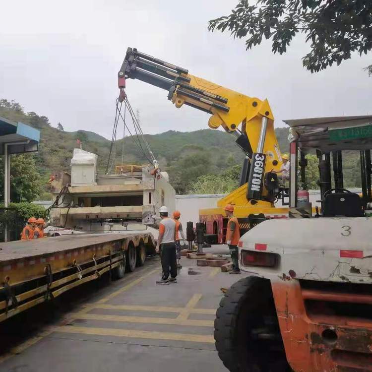 500噸龍門吊龍門架航吊租賃注塑機(jī)裝卸車整廠搬遷來(lái)利服務(wù)全省