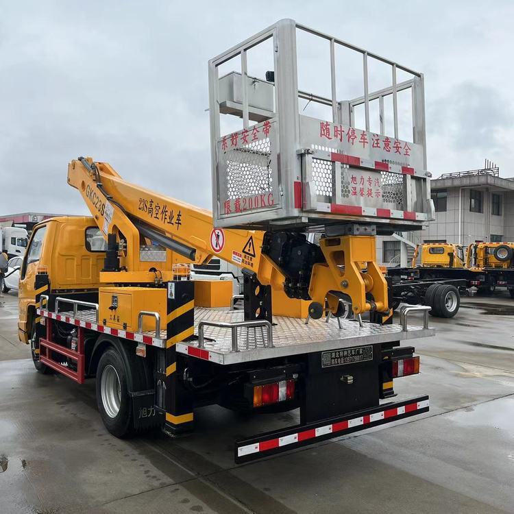 江鈴藍(lán)牌23米高空作業(yè)車橋梁廣告安裝拆除移動方便廠家直供