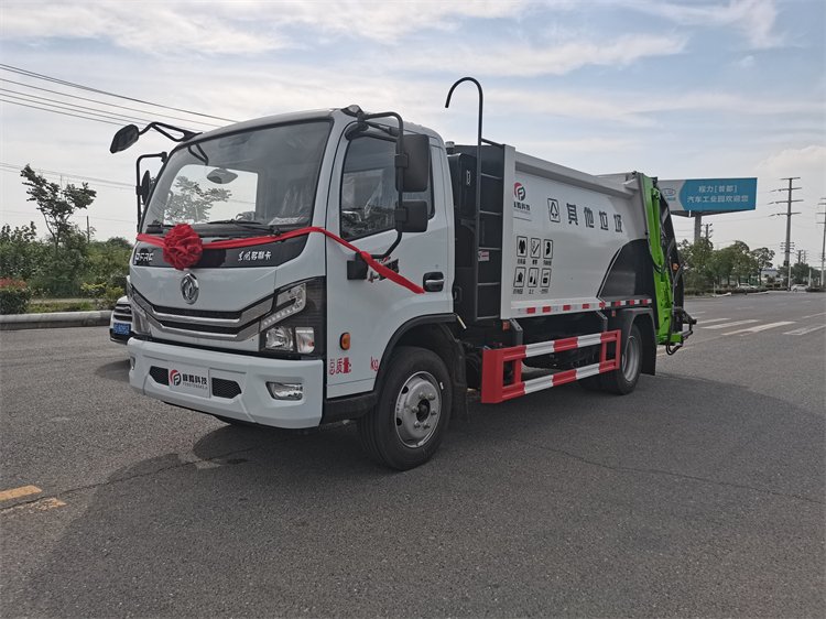 東風國六后裝壓縮式垃圾車市政環(huán)衛(wèi)收集車智能化操作