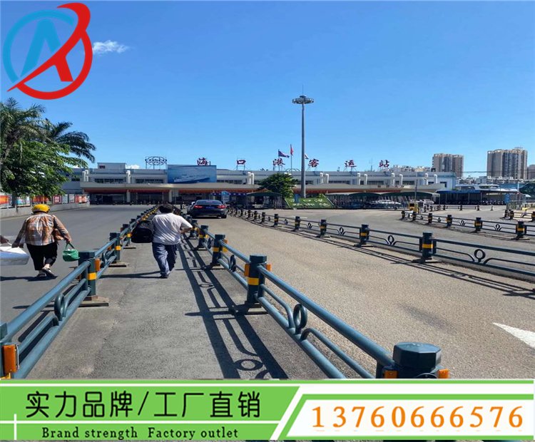 道路防撞金屬欄桿定制清遠(yuǎn)馬路耐候鋅鋼護(hù)欄