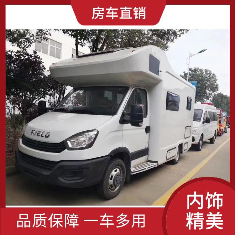 野外露營(yíng)旅游車(chē)依維柯C型玻璃鋼旅行房車(chē)商業(yè)感十足超大儲(chǔ)物艙