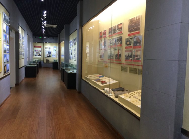 智能防盜古董文物展柜工程承包制作一鍵啟動博物館展示柜訂制