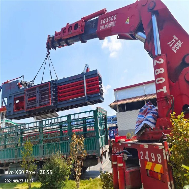 南澳50噸直臂吊車出租重型機(jī)器移位貨物運(yùn)輸?shù)跹b