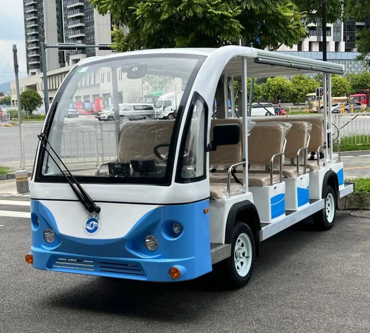 傲虎藍白觀光車旅游區(qū)電動鑫躍電瓶觀光車敞篷帶門廠家