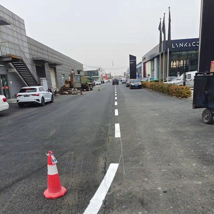 天津南開區(qū)彩色道路劃線停車位劃線優(yōu)質(zhì)施工劃線價格量大價優(yōu)