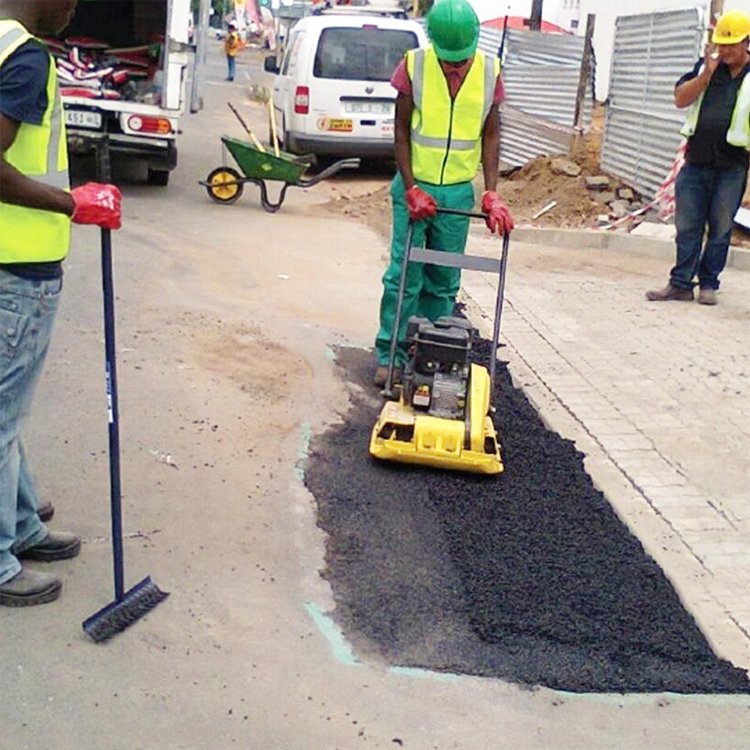 道路保養(yǎng)瀝青路面冷補(bǔ)料_瓜子片石冷鋪料袋裝冷拌料修補(bǔ)料