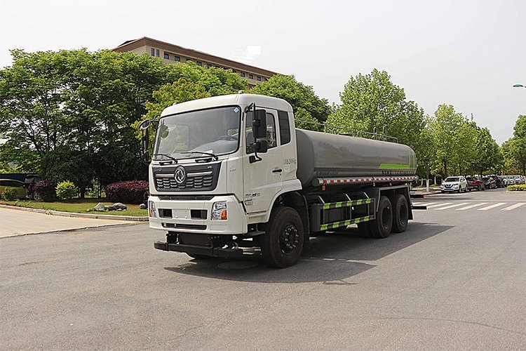 東風綠化灑水車城市智能美化多功能噴灑車程力制造創(chuàng)造美麗環(huán)境