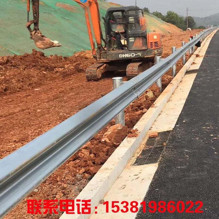 拉瑞斯鄉(xiāng)村公路防撞波形護(hù)欄板噴塑熱鍍鋅鋼道路交通安全護(hù)欄廠家