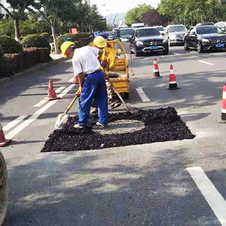 廠家_瀝青冷補(bǔ)料批發(fā)_公路冷補(bǔ)混合料市區(qū)道路搶修材料_開(kāi)袋即用