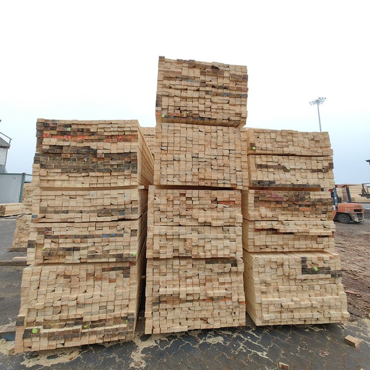 輻射松建筑木方建筑工地大板料工地跳板枕木墊板精品木方供應(yīng)