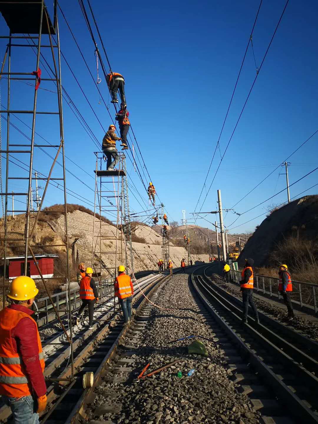 黑色鐵路地鐵用恒龍?zhí)蒈囦摴懿馁|(zhì)登高車檢測(cè)工具齊全