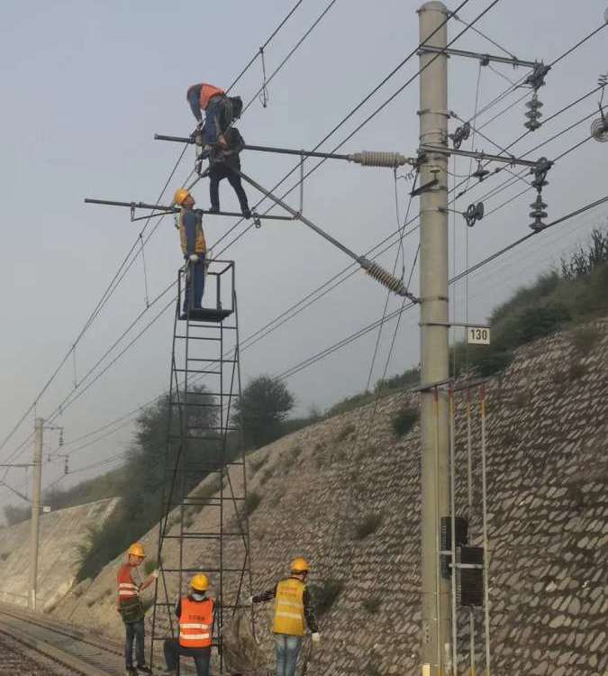 鐵路搶修爬梯輕型防滑登高平臺可拆卸防滑接觸網鋼管梯車