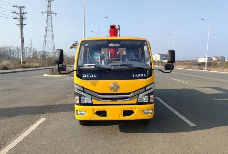 D6雙排座藍(lán)牌隨車起重運輸車免征車型檢修隨車吊