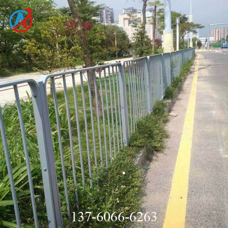 道路欄桿屬于哪個部門市政圍欄價格肇慶人行道護(hù)欄高度