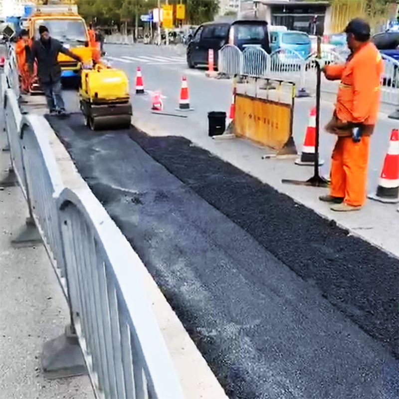 瀝青路面修復混凝土冷補料施工秋冬季料耐低溫強度高冷鋪冷填料