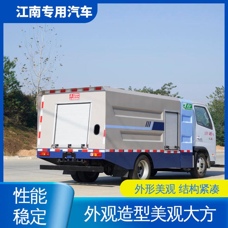 新能源6方路面綜合養(yǎng)護(hù)車工地清洗車運(yùn)行穩(wěn)定